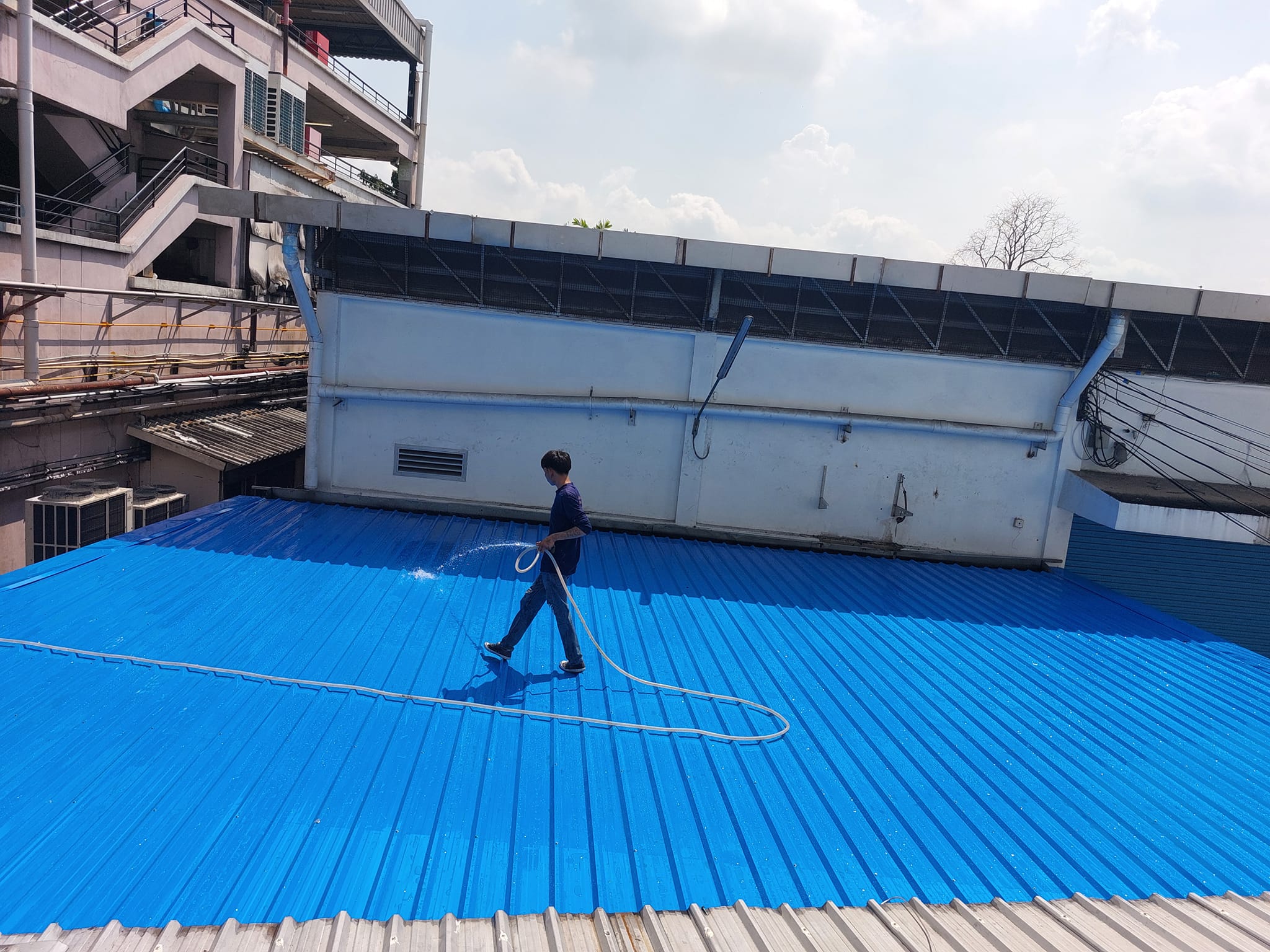 เตรียมรับหน้าฝน:วิธีตรวจสอบหลังคาบ้านด้วยตัวเอง ป้องกันปัญหารั่วซึมก่อนใคร!